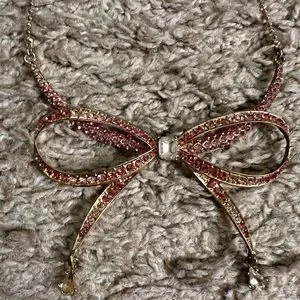 Betsey Johnson Marie Antoinette Pave Bowネックレス Betsey Johnson Marie Antoinette Pink Glitter Peach Green Crystal